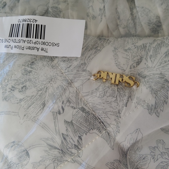 **1 Left**Selkie The Austen Pillow Purse - Picture 12 of 16